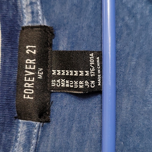 💥Forever 21 Distressed T-Shirt - Picture 2 of 10